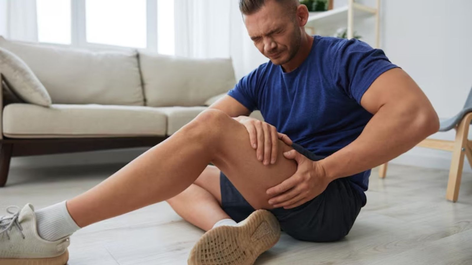 man holding his knee after exercise, showing knee pain caused by poor squat form or overtraining.